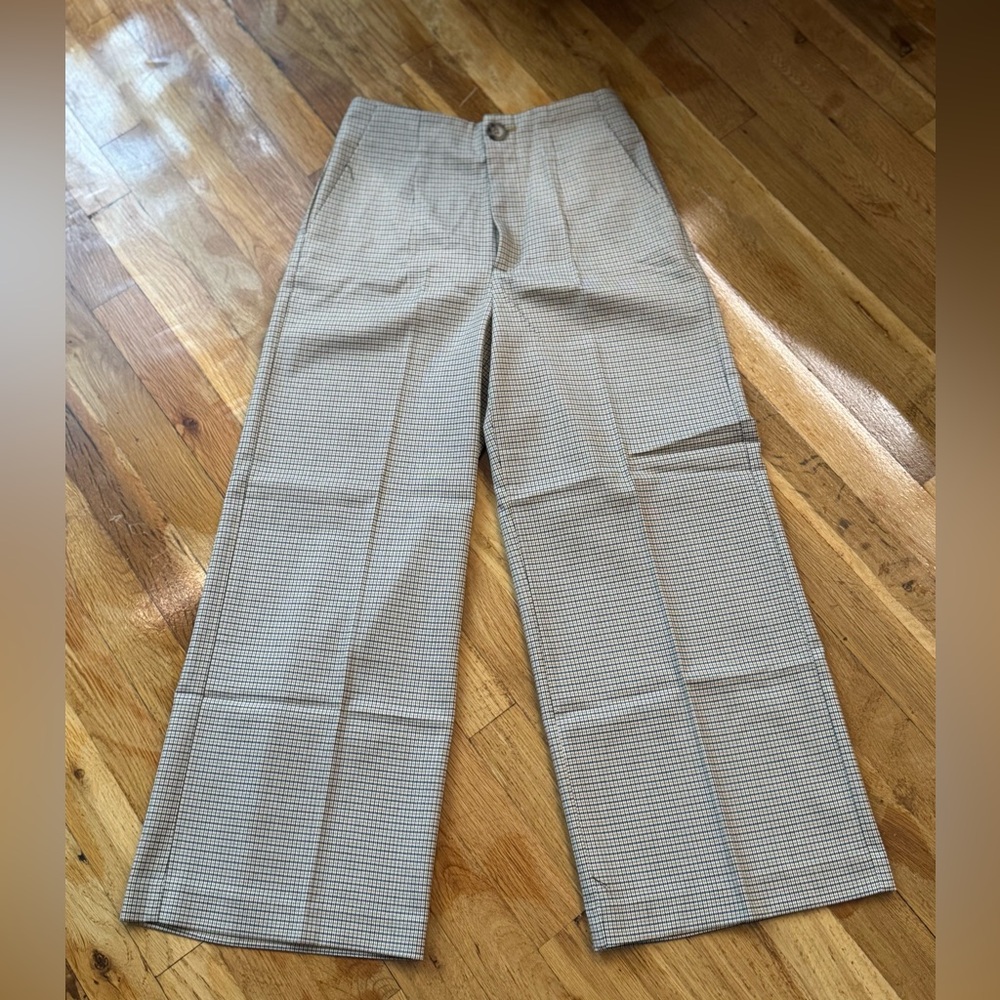 Stradivarius Women’s Beige Checkered Wide-Leg Dress Pants – Size 4